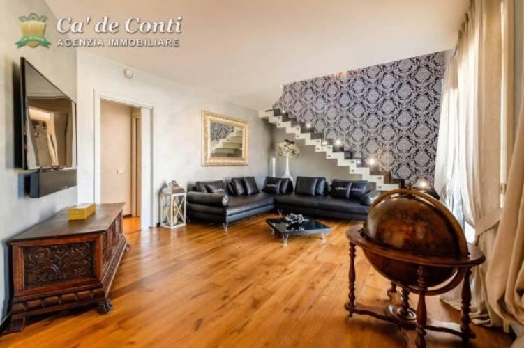 ELEGANTE ATTICO CON SOLARIUM E PISCINA SUL TETTO Grumello del Monte