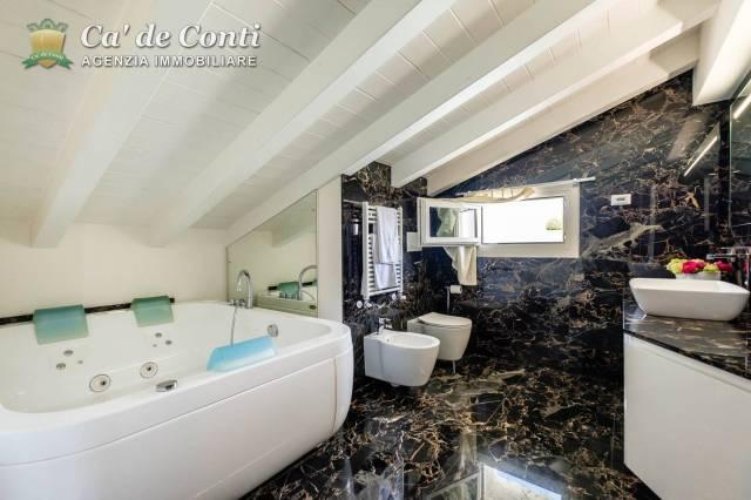 ELEGANTE ATTICO CON SOLARIUM E PISCINA SUL TETTO Grumello del Monte