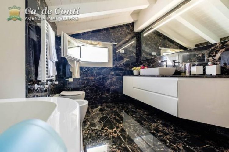 ELEGANTE ATTICO CON SOLARIUM E PISCINA SUL TETTO Grumello del Monte