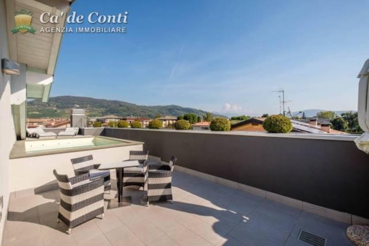 ELEGANTE ATTICO CON SOLARIUM E PISCINA SUL TETTO Grumello del Monte