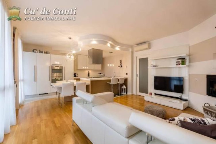 Attico con vista sulle colline