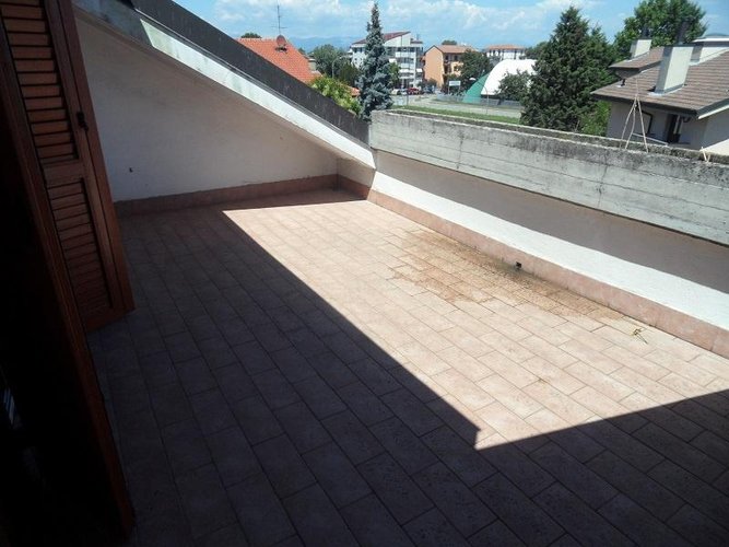 VILLA A SCHIERA Pessano con Bornago