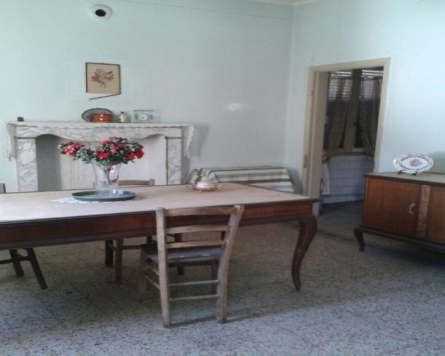 CASA INDIPENDENTE Corno giovine