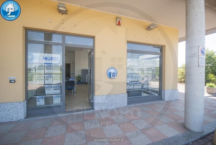 LOCALE COMMERCIALE Cura carpignano