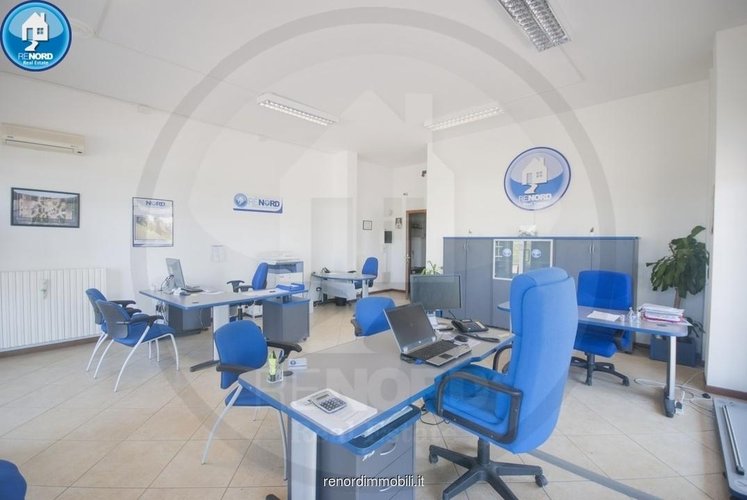 LOCALE COMMERCIALE Cura carpignano