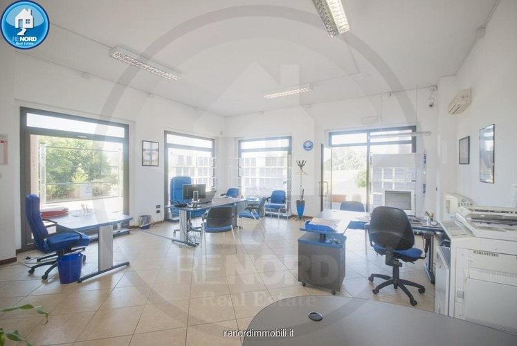 LOCALE COMMERCIALE Cura carpignano