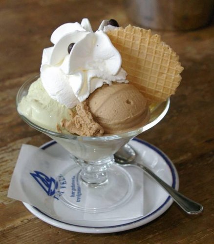 BAR GELATERIA, adiacente GORGONZOLA. Gorgonzola