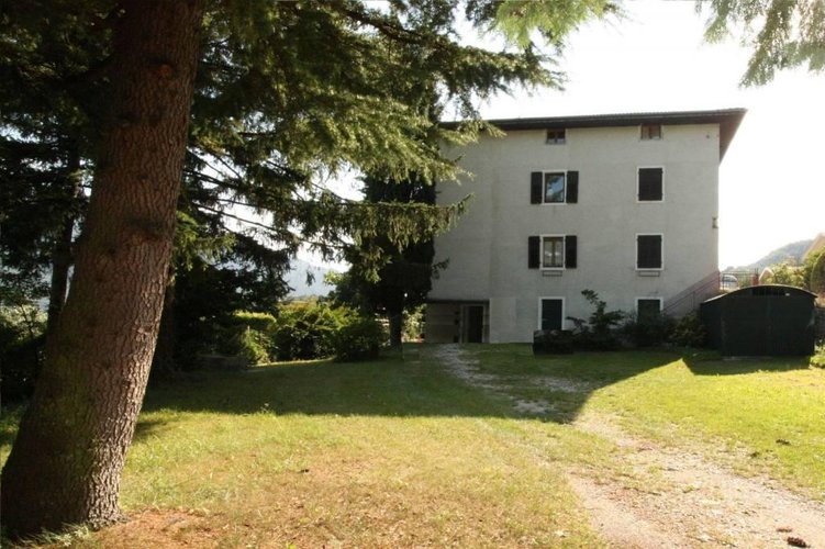 Porzione di Casa di 300 mq. - Valle dei Laghi 