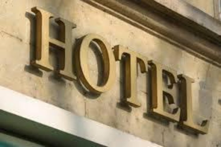 HOTEL QUATTRO STELLE CON 72 CAMERE, CEDESI NELLINTERLAND