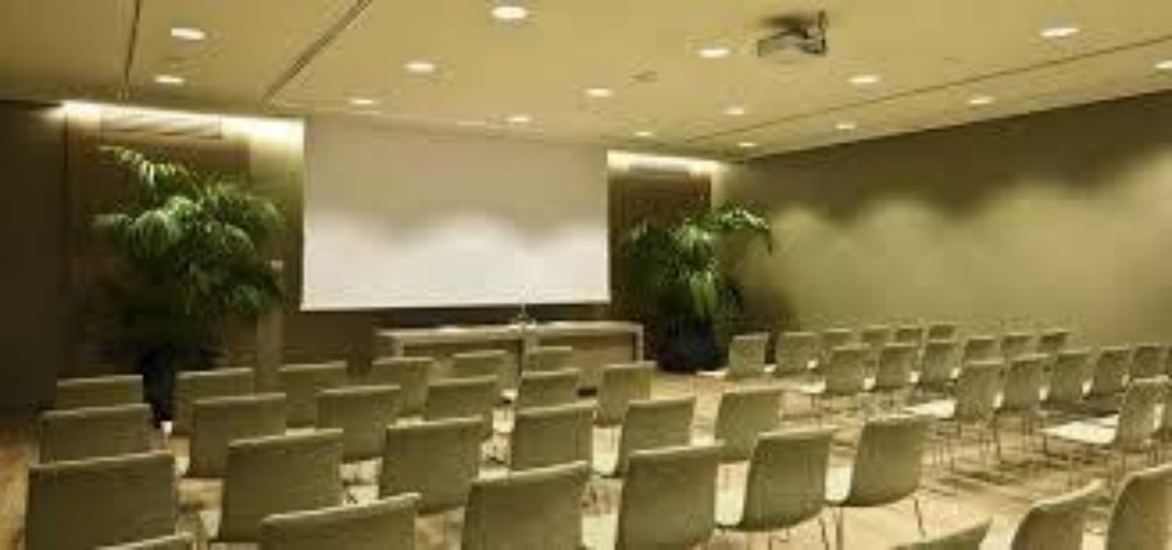 HOTEL QUATTRO STELLE CON 72 CAMERE, CEDESI NELLINTERLAND Milano