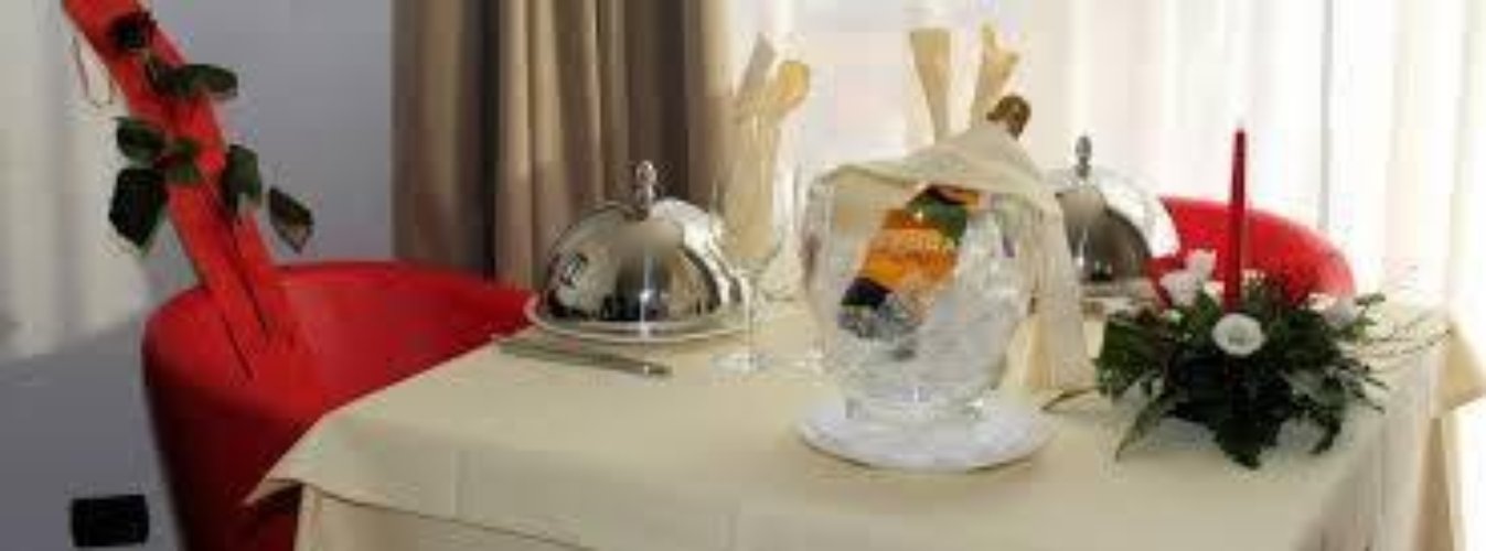 HOTEL QUATTRO STELLE CON 72 CAMERE, CEDESI NELLINTERLAND Milano