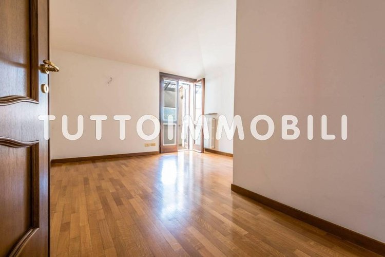 QUADRILOCALE IN BIFAMILIARE A PRADALUNGA Pradalunga