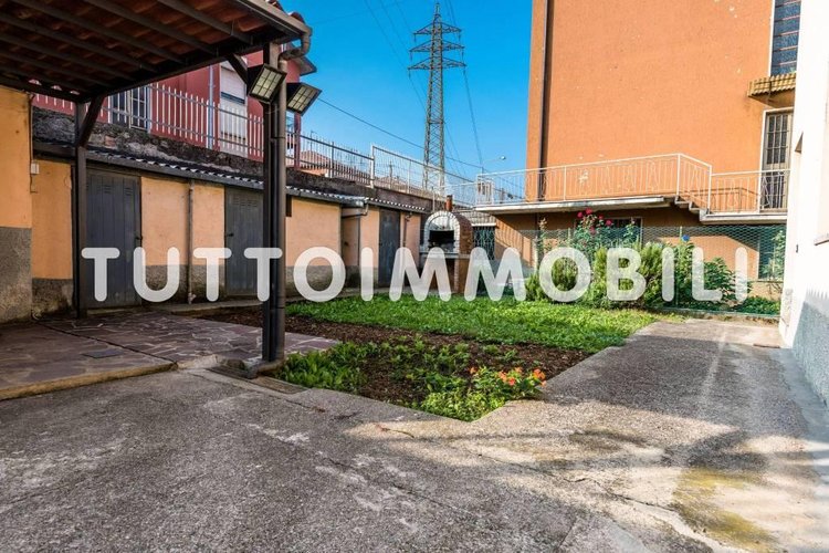 QUADRILOCALE IN BIFAMILIARE A PRADALUNGA Pradalunga