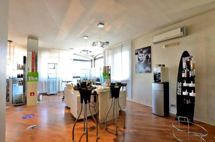 VENDIAMO ATTIVITA' DI ACCONCIATURA DONNA-UOMO Sorisole