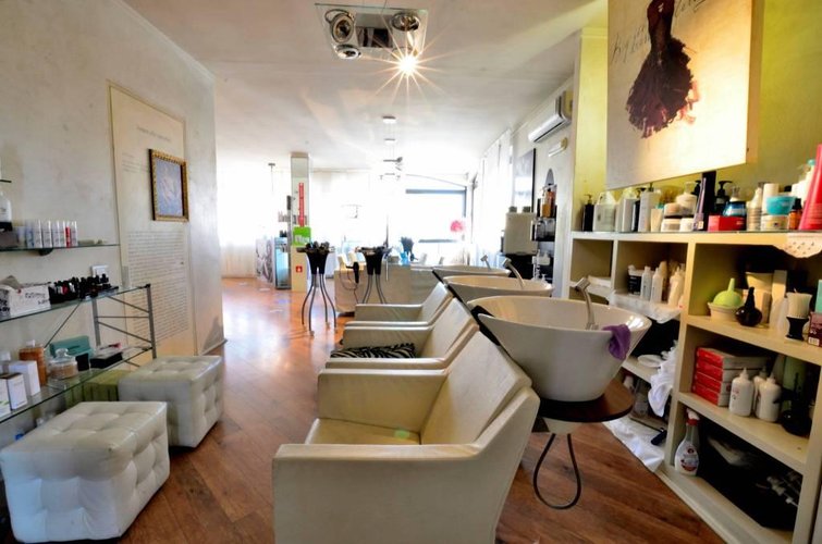 VENDIAMO ATTIVITA' DI ACCONCIATURA DONNA-UOMO Almè