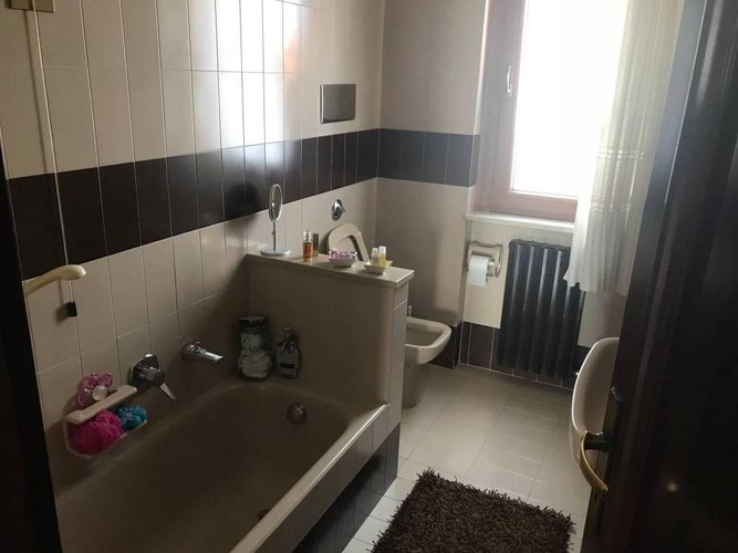 Palazzina indipendente con negozio/ laboratorIo Scanzorosciate