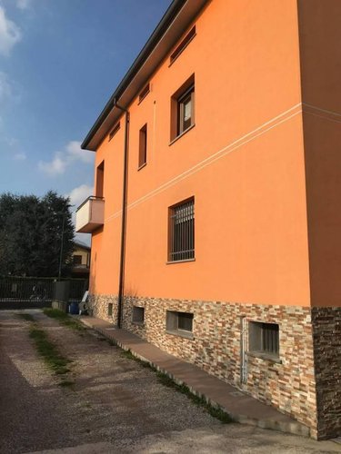 Palazzina indipendente con negozio/ laboratorIo Scanzorosciate