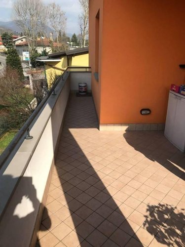 Palazzina indipendente con negozio/ laboratorIo Scanzorosciate