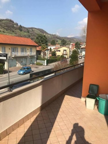 Palazzina indipendente con negozio/ laboratorIo Scanzorosciate