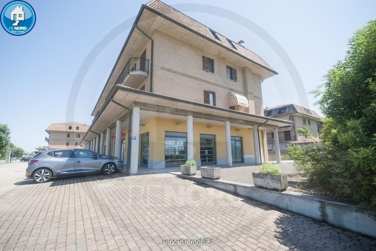 LOCALE COMMERCIALE Cura carpignano