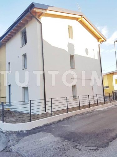 QUADRILOCALE SENZA SPESE CONDOMINIALI IN CLASSE A+ Albino