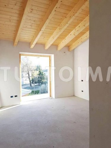 QUADRILOCALE SENZA SPESE CONDOMINIALI IN CLASSE A+ Albino