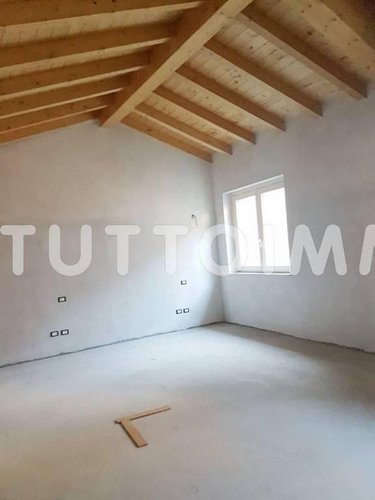 NUOVA VILLETTA SINGOLA IN CLASSE A Albino