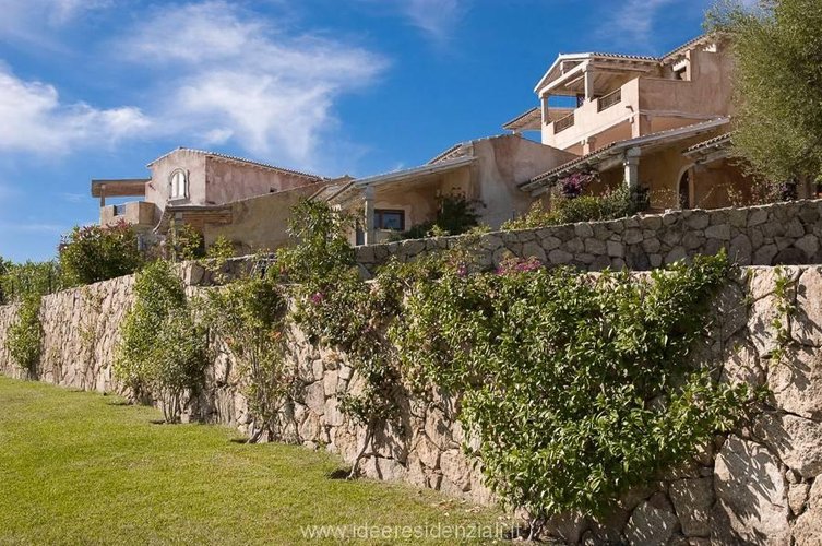 Splendida villetta ad angolo indipendente su tre 