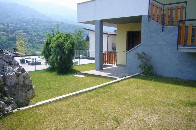 TRILOCALE in villa quadrifamiliare Capizzone