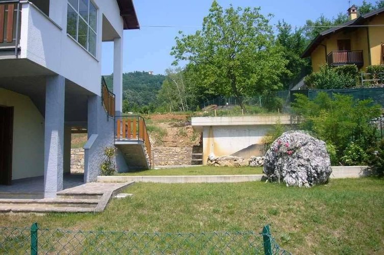 TRILOCALE in villa quadrifamiliare Capizzone