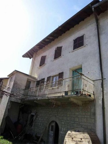 PORZIONE DI CASA con RUSTICO e terreno agricolo Berbenno