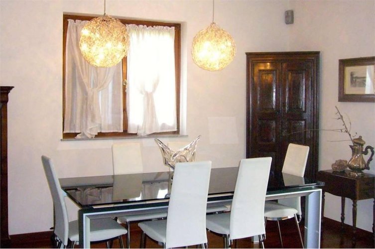 VILLA TERMINALE con ampio GIARDINO