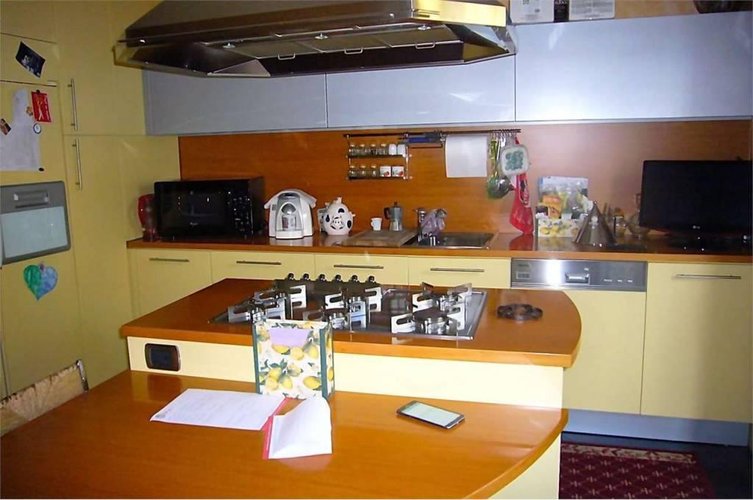 VILLA TERMINALE con ampio GIARDINO Almè