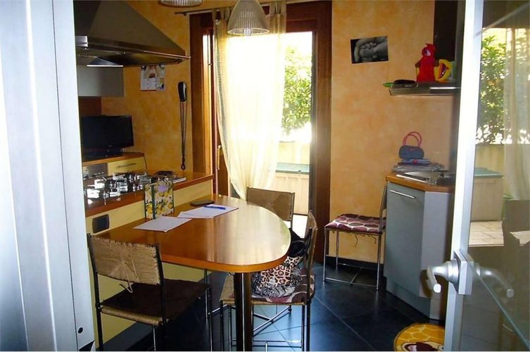 VILLA TERMINALE con ampio GIARDINO Almè