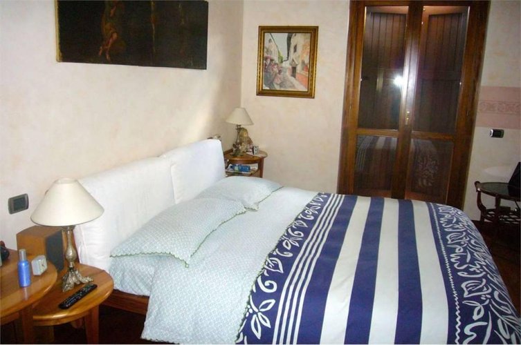 VILLA TERMINALE con ampio GIARDINO Almè