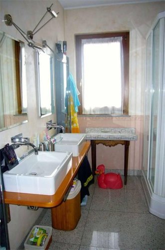 VILLA TERMINALE con ampio GIARDINO Almè