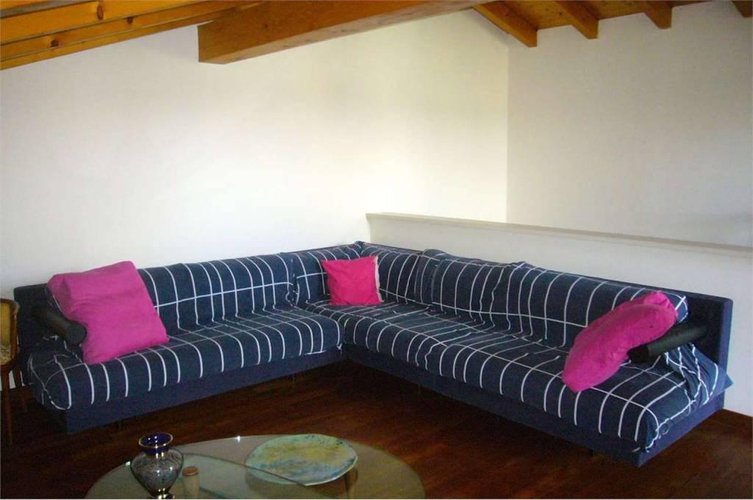 VILLA TERMINALE con ampio GIARDINO Almè