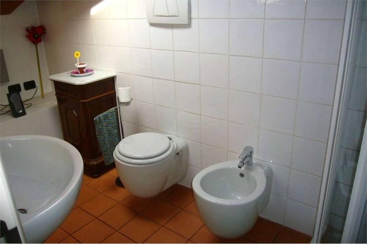 VILLA TERMINALE con ampio GIARDINO Almè