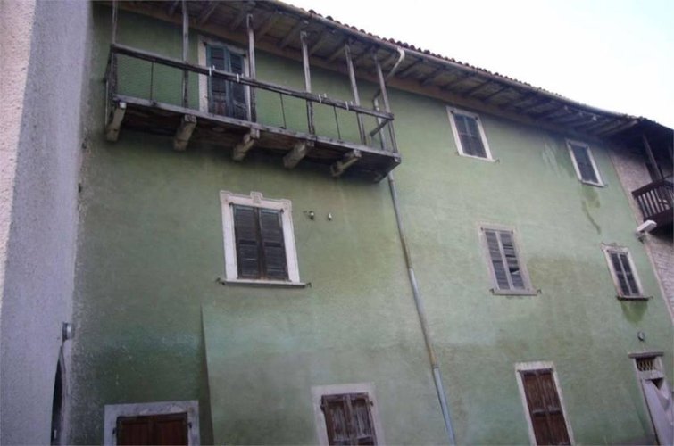 PORZIONE DI STABILE da ristrutturare Berbenno