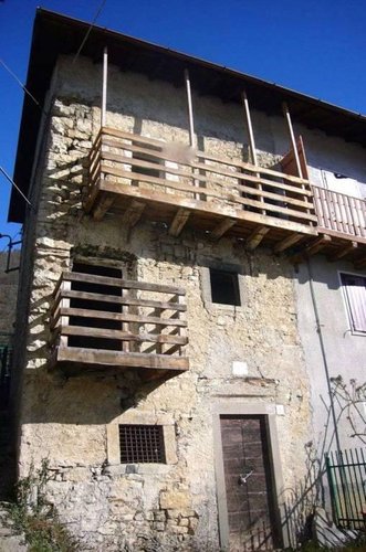 RUSTICO da ristrutturare Locatello
