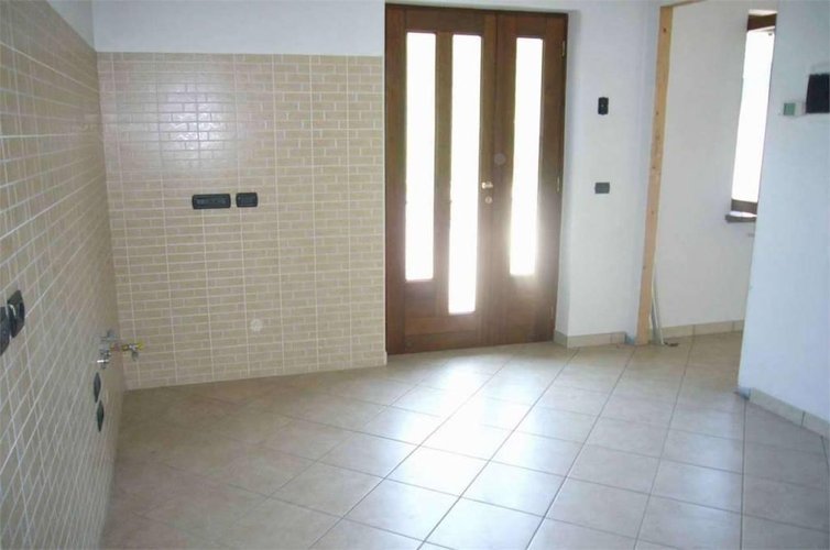 Ampio BILOCALE cucina abitabile separata