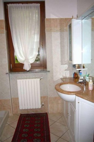 Villa di testa con ampio giardino Ubiale Clanezzo