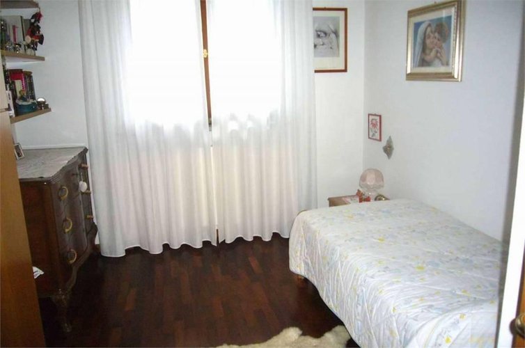 Villa di testa con ampio giardino Ubiale Clanezzo