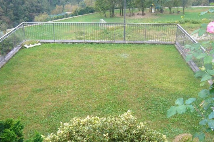 Villa di testa con ampio giardino Ubiale Clanezzo