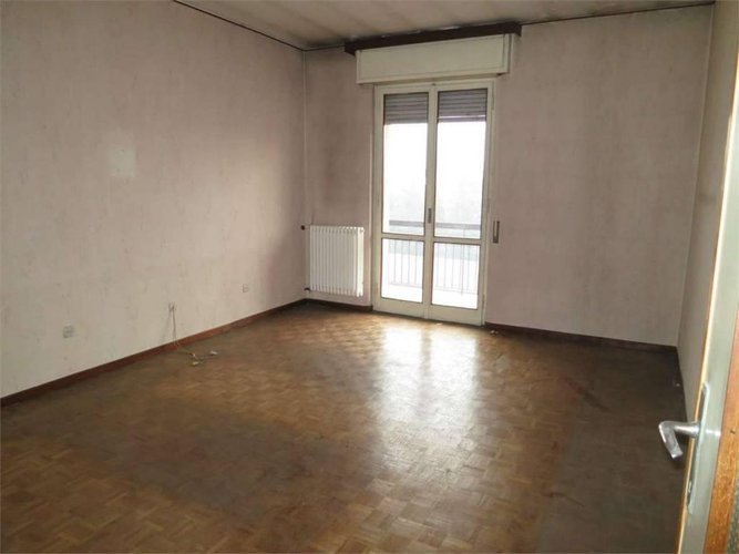 TRILOCALE ultimo piano - interni da ristrutturare Bergamo