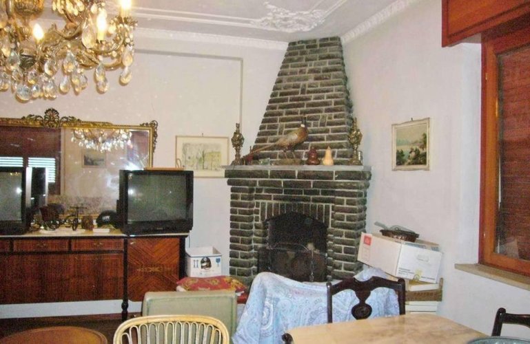 Singola, con 2 appartamenti Bedulita