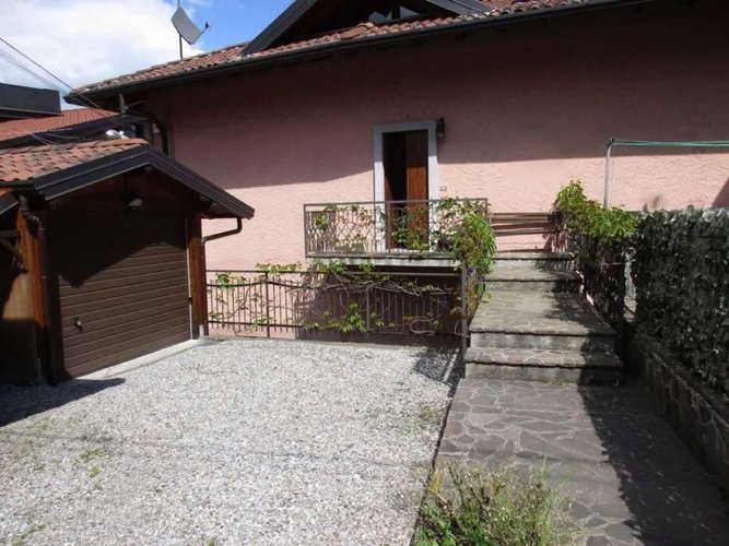 PORZIONE DI CASA indipendente con giardino privato Capizzone