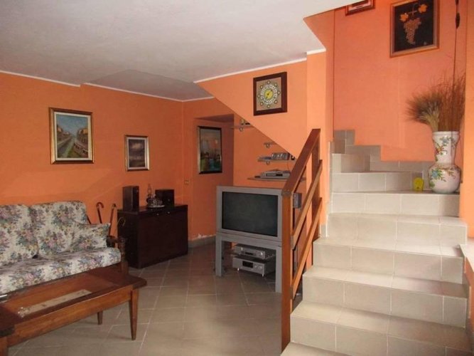 PORZIONE DI CASA indipendente con giardino privato Capizzone