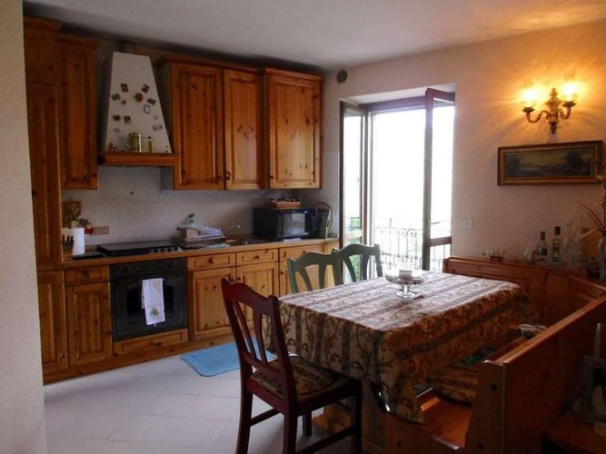 PORZIONE DI CASA indipendente con giardino privato Capizzone