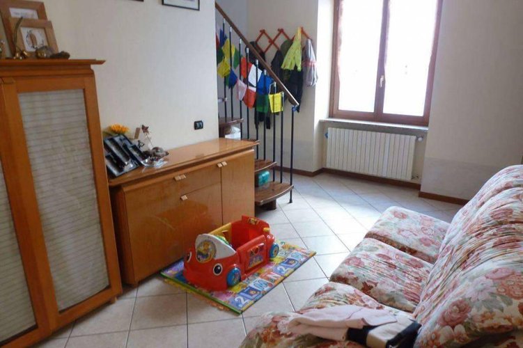 BILOCALE in duplex, all'ultimo piano Valbrembo